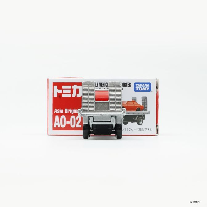  Tomica AO-02 truck toy with a red cab and silver flatbed, in front of its box.
